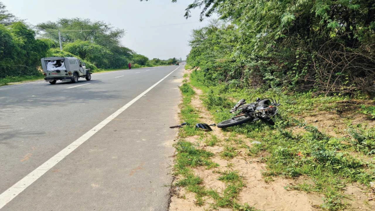 બનાસકાંઠાના ગાંગુણ ગામ પાસે ગાય સાથે બાઈક અથડાતા ૨૨ વર્ષીય યુવકનું ઘટનાસ્થળે મોત