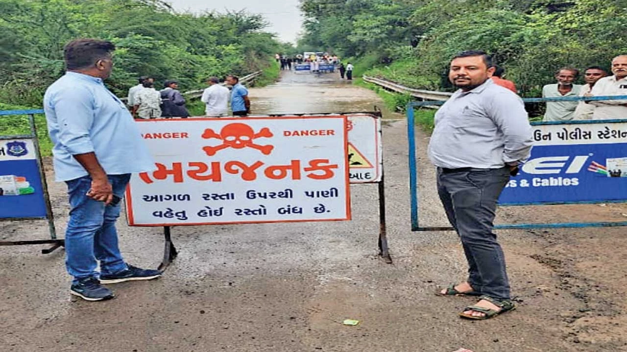 ખેડાના ખુમરવાડ ડીપમાં પાણી ભરાતા વાહનવ્યવહાર સંપૂર્ણપણે બંધ કરાયો