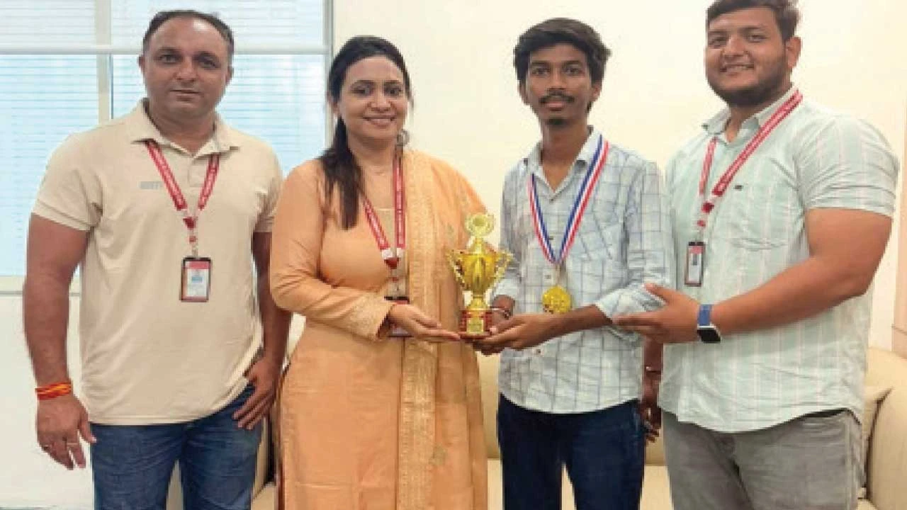 વાપીના વિદ્યાર્થી ક્રિશ ઠાકુરે આંતરરાષ્ટ્રીય ચેસ ટુર્નામેન્ટમાં 'બેસ્ટ અનરેટેડ' કેટેગરીમાં ત્રીજો પુરસ્કાર મેળવ્યો