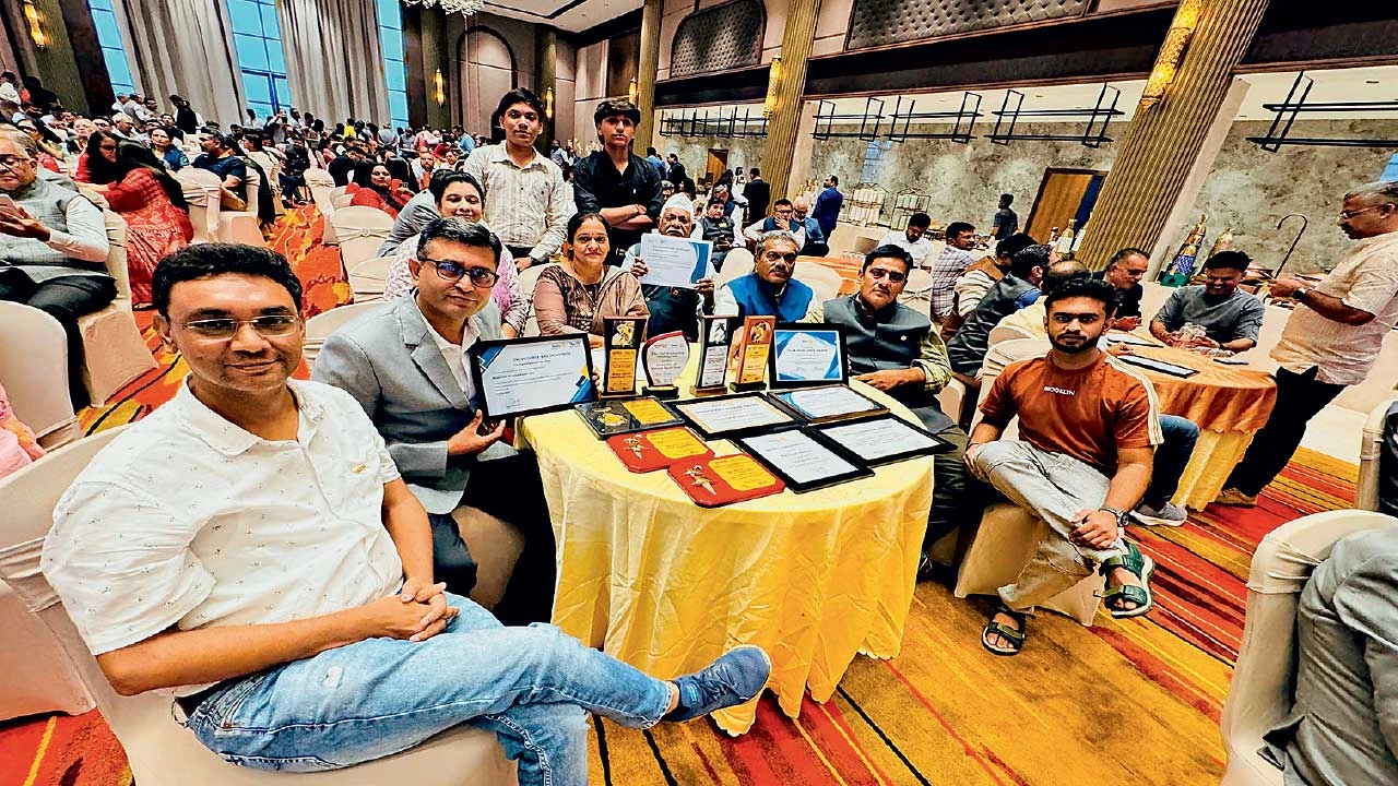 વડાલી રાઉન્ડ ટાઉનની રોટરી ક્લબને સેવાકીય કામગીરી બદલ અનેક પ્રતિષ્ઠિત એવોર્ડથી સન્માનિત
