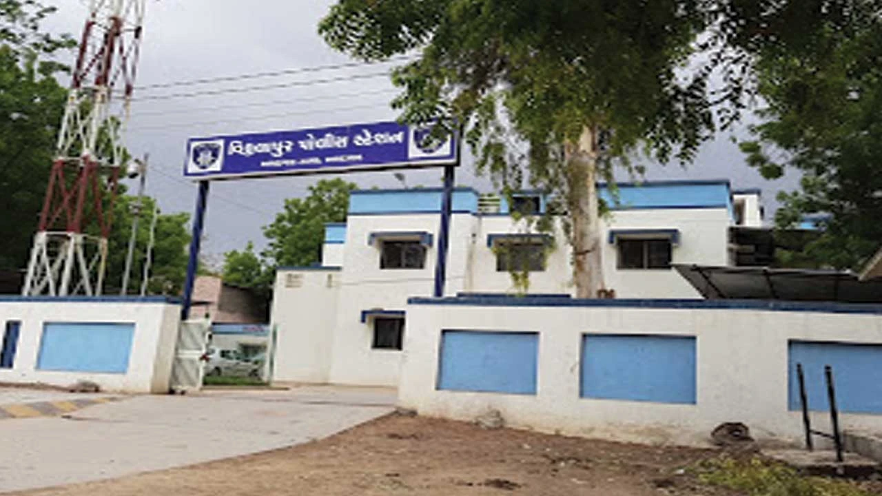 માંડલ નજીક રીબડી ગામ પાસે વેરહાઉસમાં 22 વર્ષીય યુવકે ગળે ફાંસો ખાઈ ટૂંકાવ્યું જીવન