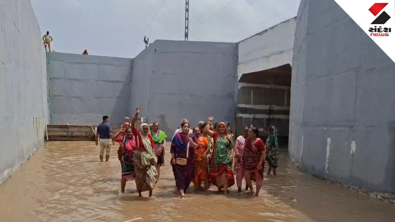 Gandhinagar News: Kalol Isand Village Road Closed: Locals Face Severe Issues Due to Waterlogging in Underpass