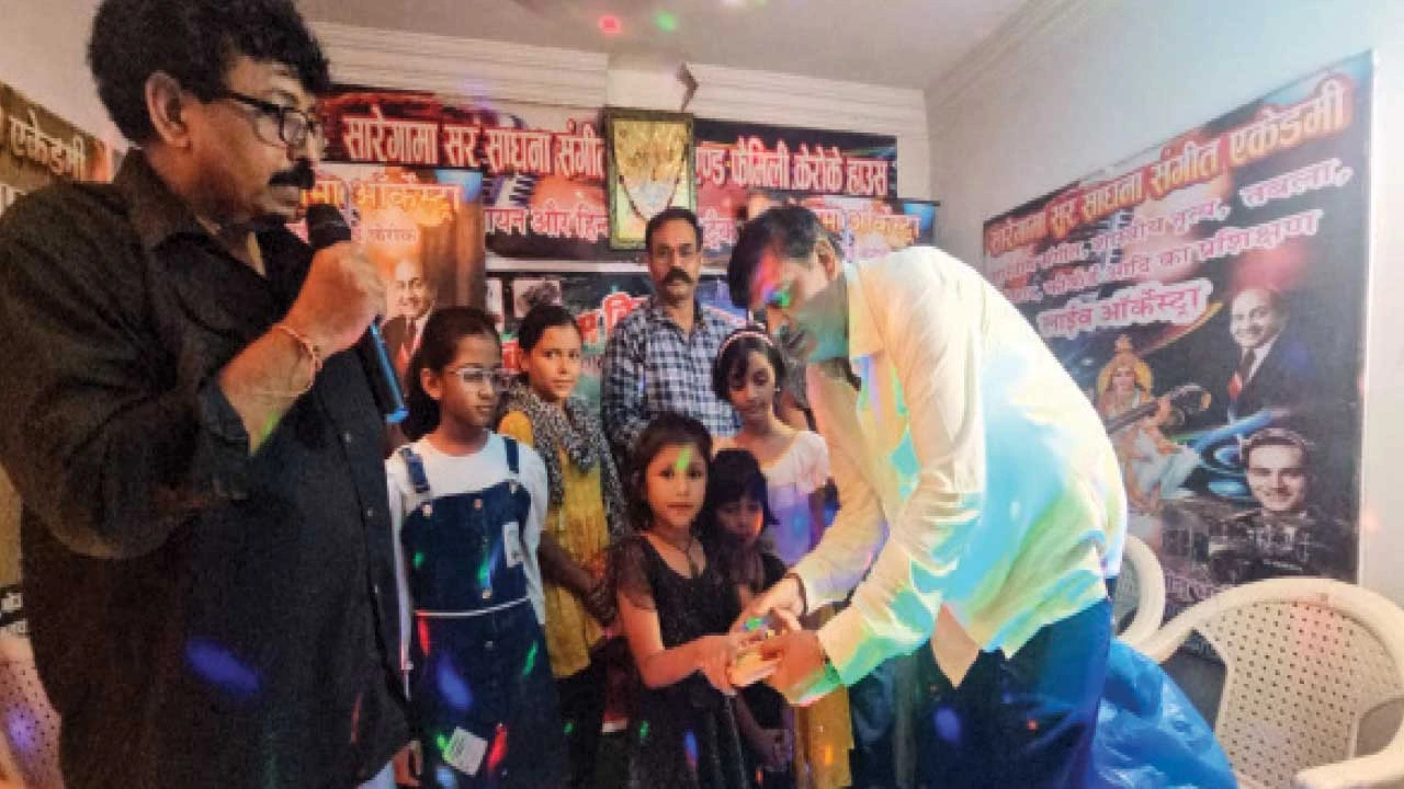 Vapi: ચણોદ ખાતે સ્વ. કિશોર કુમારની 97મી જન્મજયંતિની ભવ્ય ઉજવણી