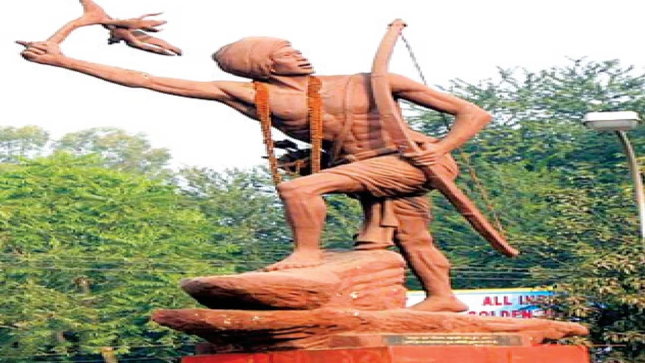 દાહોદમાં આદિવાસી સમાજ દ્વારા ભવ્ય વિશ્વ આદિવાસી દિવસની ઉજવણી