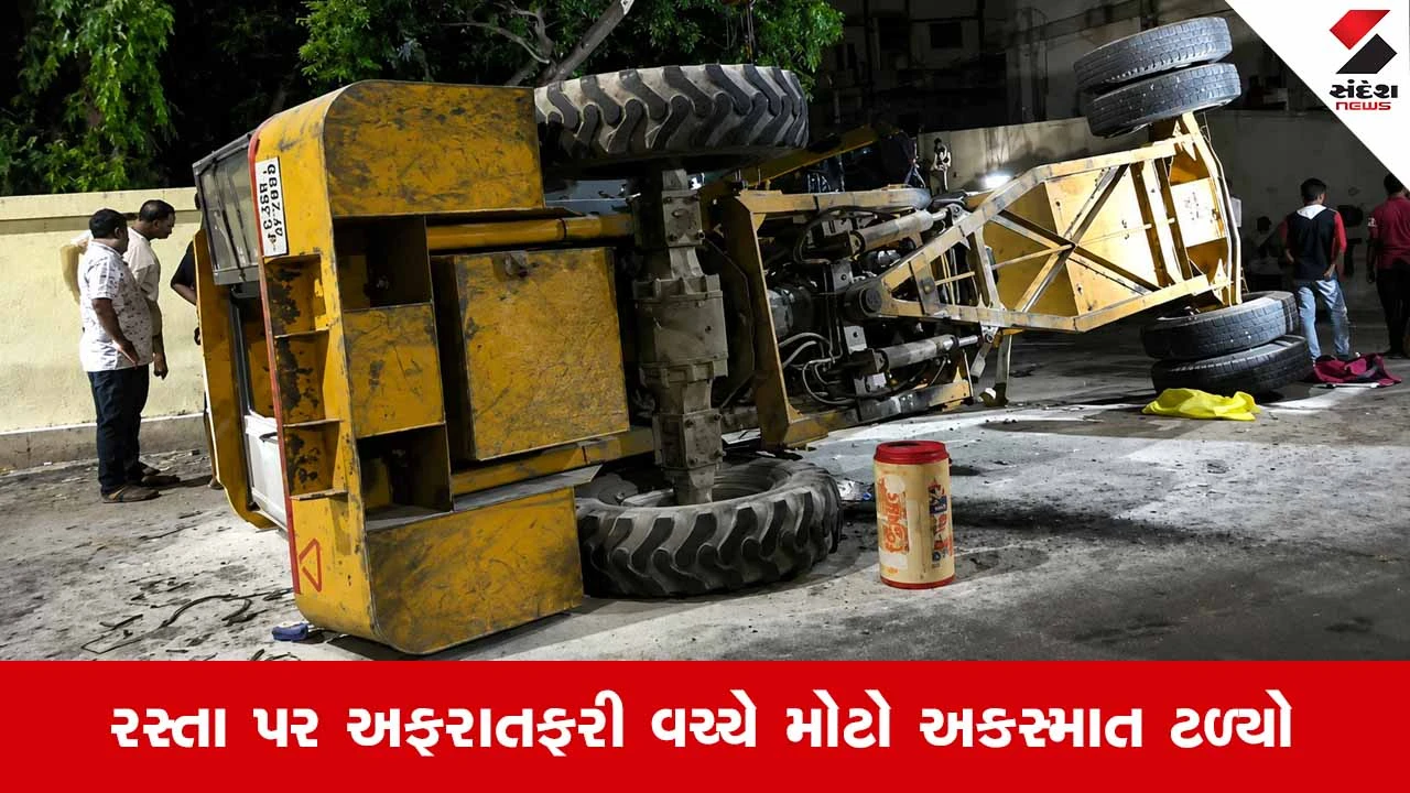 Jamnagarના અંબર સિનેમા સર્કલ નજીક ક્રેન પલટી: ઓવરલોડ મશીન લઈ જતી વખતે સર્જાયો અકસ્માત