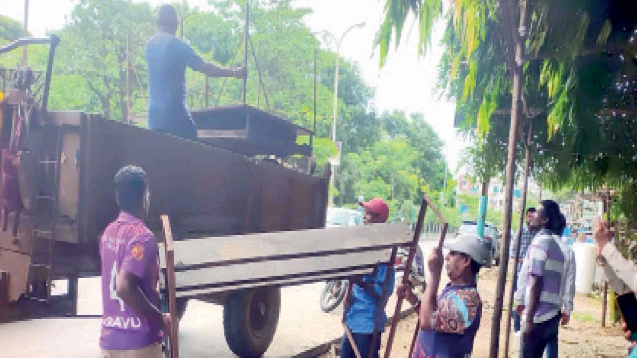 Valsad: RPF સેન્ટરથી બેચર રોડ પાવર હાઉસ સુધી પાલિકાની દબાણ હટાવ ઝુંબેશ