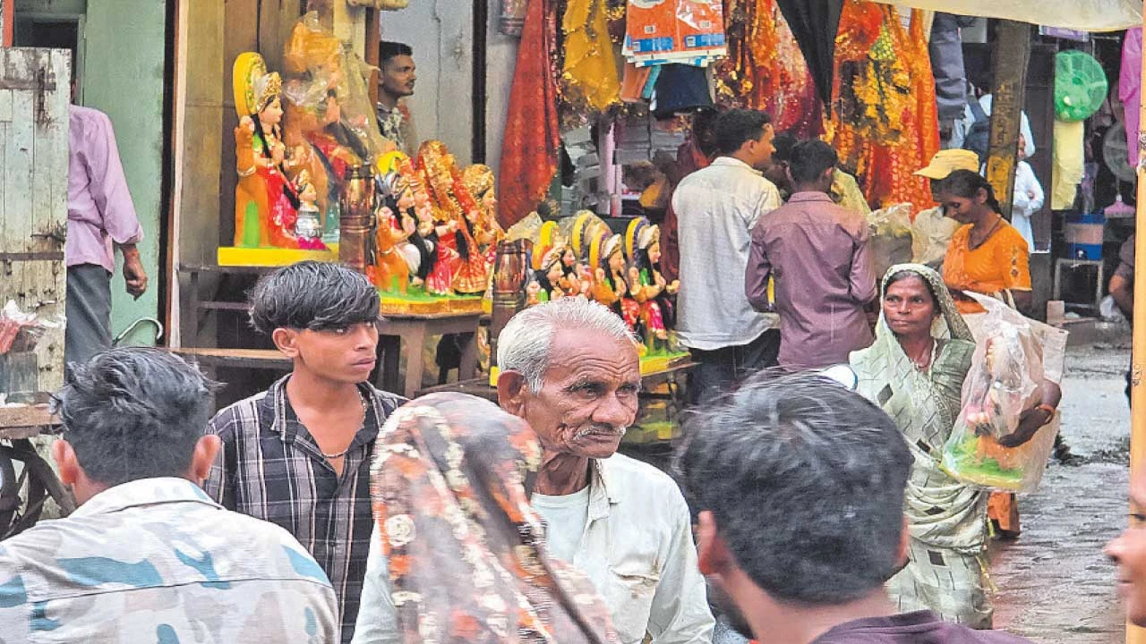 પંચમહાલના શહેરાના બજારોમાં દશામાની મૂર્તિ ખરીદવા ભક્તોનો ધસારો