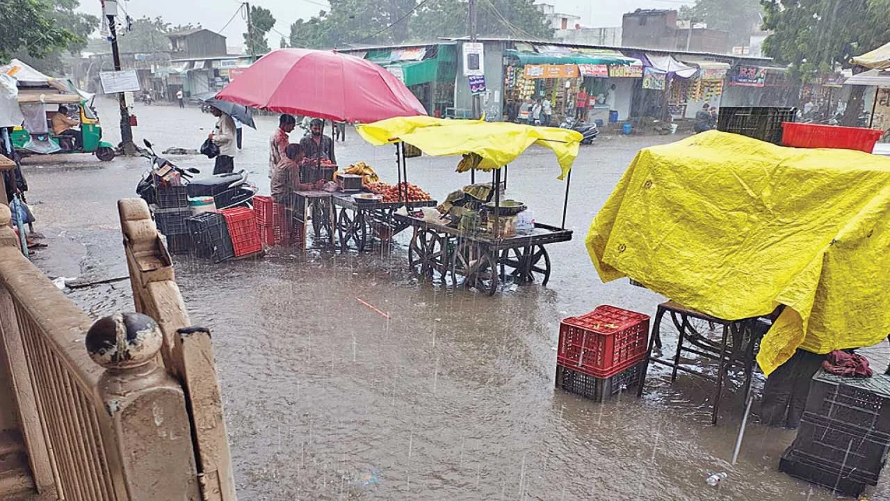 Botad: રાણપુરમાં શ્રાવણના ધોધમાર વરસાદથી વધામણાં