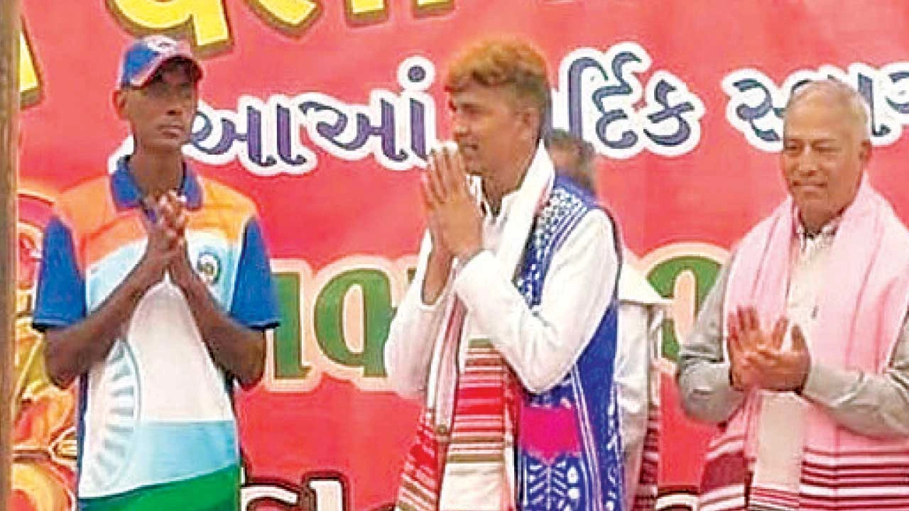 ૮૦ વર્ષીય ભૂલાભાઈ વસાવાનું વિશ્વ આદિવાસી દિવસે રમતગમતમાં સિદ્ધિ બદલ સન્માન