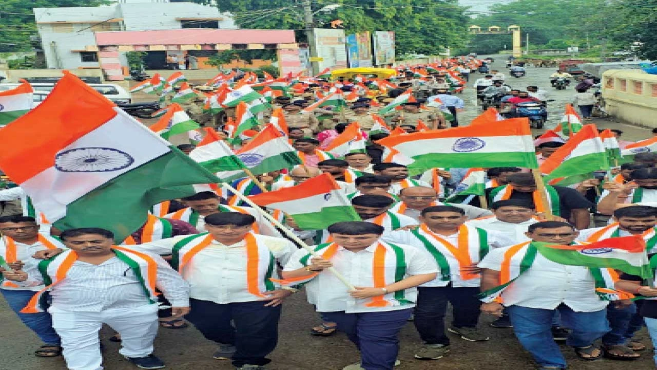 વડોદરાના શિનોર તાલુકામાં આઝાદીના અમૃત મહોત્સવ નિમિત્તે ભવ્ય તિરંગા યાત્રાનું આયોજન