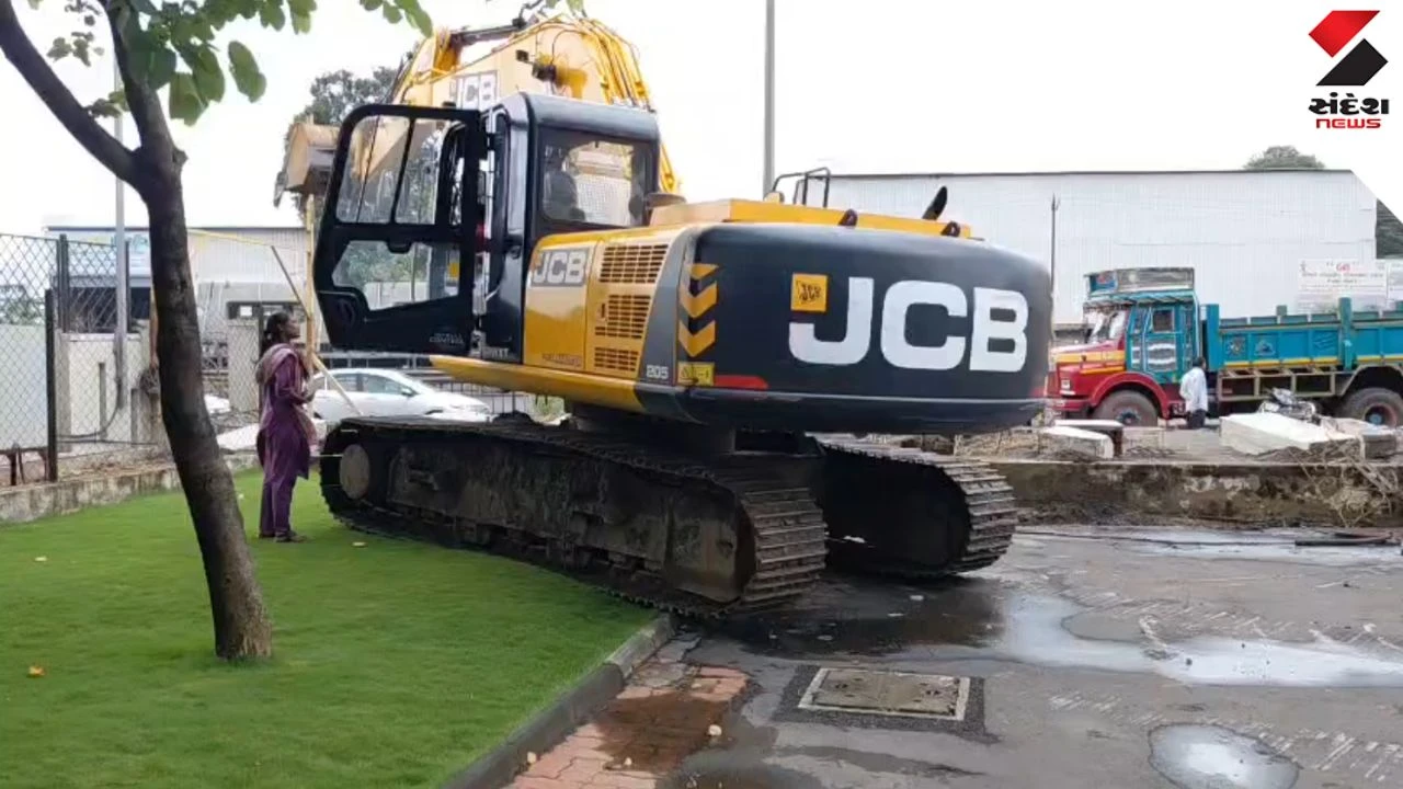 Navsari News: Demolition Drive by Collector, Near Nirali Hospital Clears Natural Drain