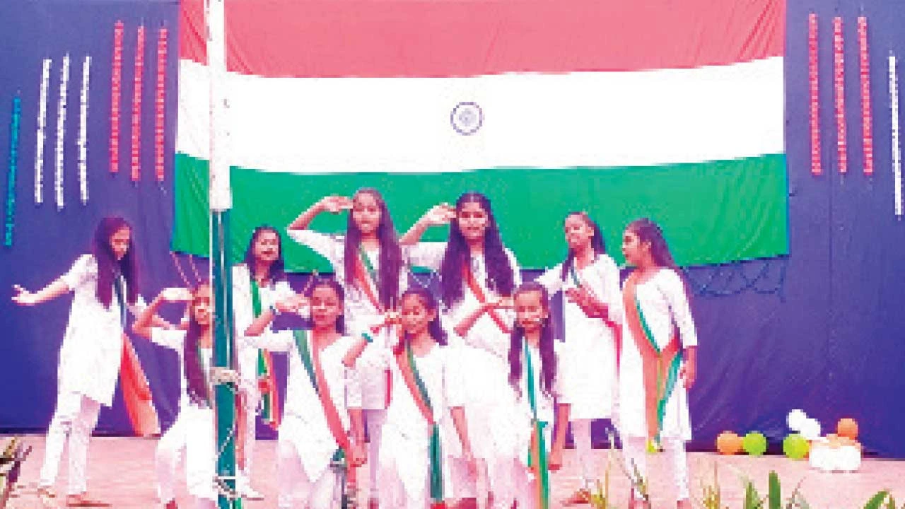 બોડેલી સહિત વિવિધ શાળાઓ અને સરકારી કચેરીઓમાં ધ્વજવંદન કાર્યક્રમો યોજાયા