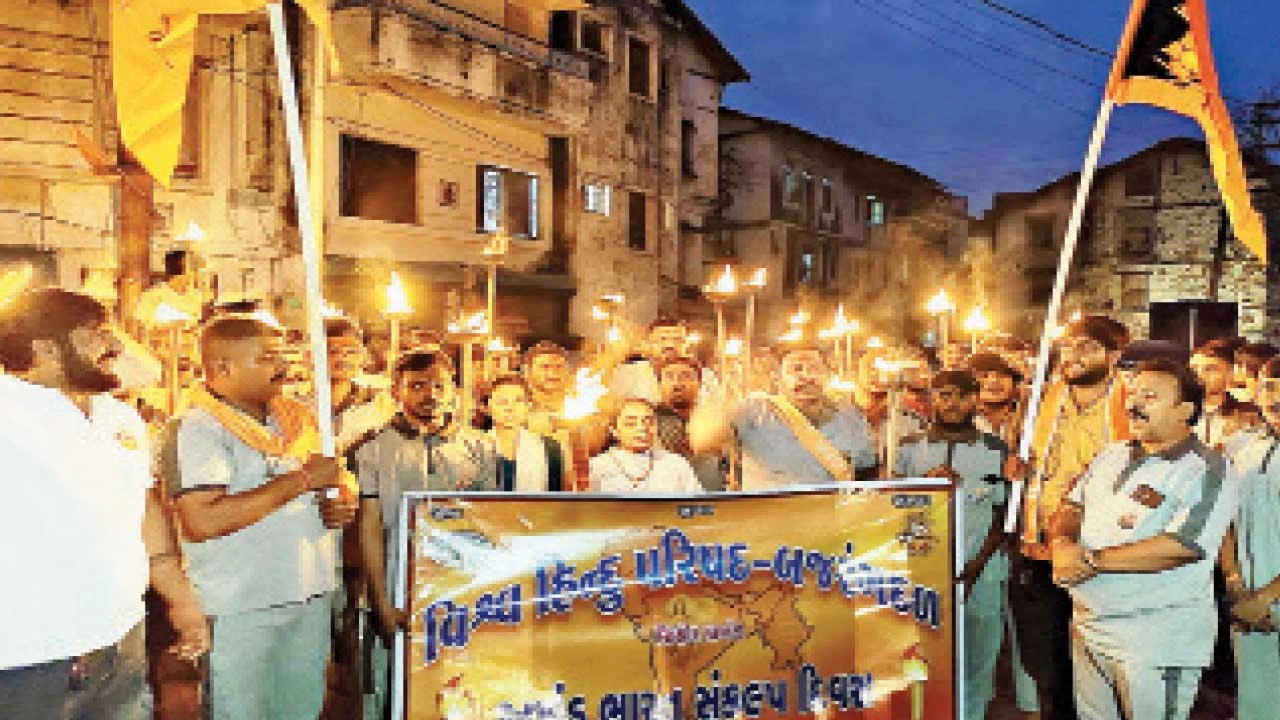 સિહોરમાં વિહિપ, બજરંગદળ દ્વારા અખંડ ભારત સંકલ્પ દિન મશાલ રેલીનું આયોજન