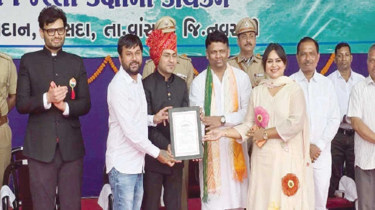 વાંસદામાં જિલ્લાકક્ષા સ્વાતંત્ર્ય પર્વ: શહીદોને અંજલિ, રાહતકર્મીઓનું સન્માન અને રંગારંગ કાર્યક્રમો