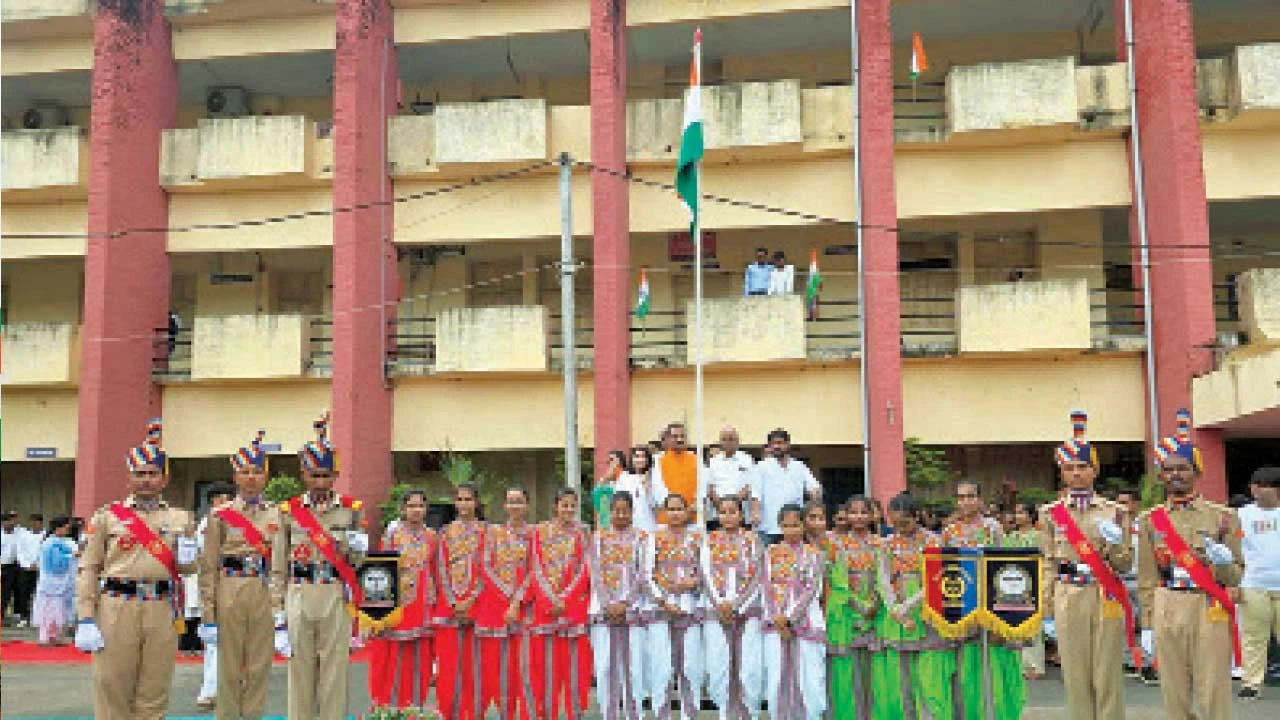 ડભોઇ કોમર્સ કૉલેજ, નગરપાલિકા, કોર્ટ અને શાળાઓમાં 80માં સ્વતંત્રતા દિવસની ઉજવણી