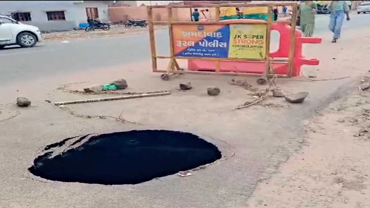 ધોળકાના મુખ્ય માર્ગ પર ભૂવા પડતાં વાહનચાલકોમાં ભય, અકસ્માતનું જોખમ