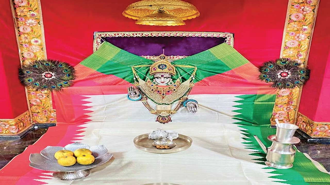 Mandal: માંડલના ખંભલાય માતાજી અને મૃત્યુંજય મહાદેવજી મંદિરે સ્વાતંત્ર્ય પર્વે રાષ્ટ્રીય શૃંગાર કરાયો