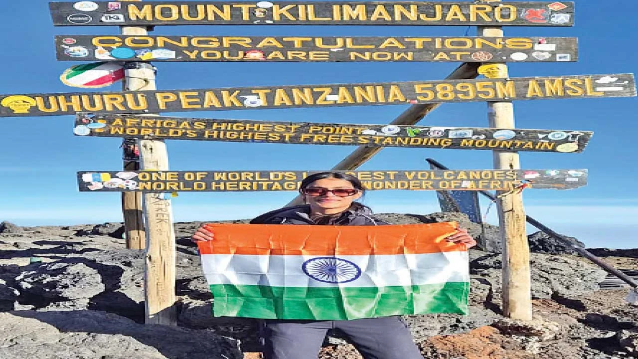 વડોદરાની ધો.11ની અનાયા શાહે 7 દિવસમાં Mount Kilimanjaro સર કરી