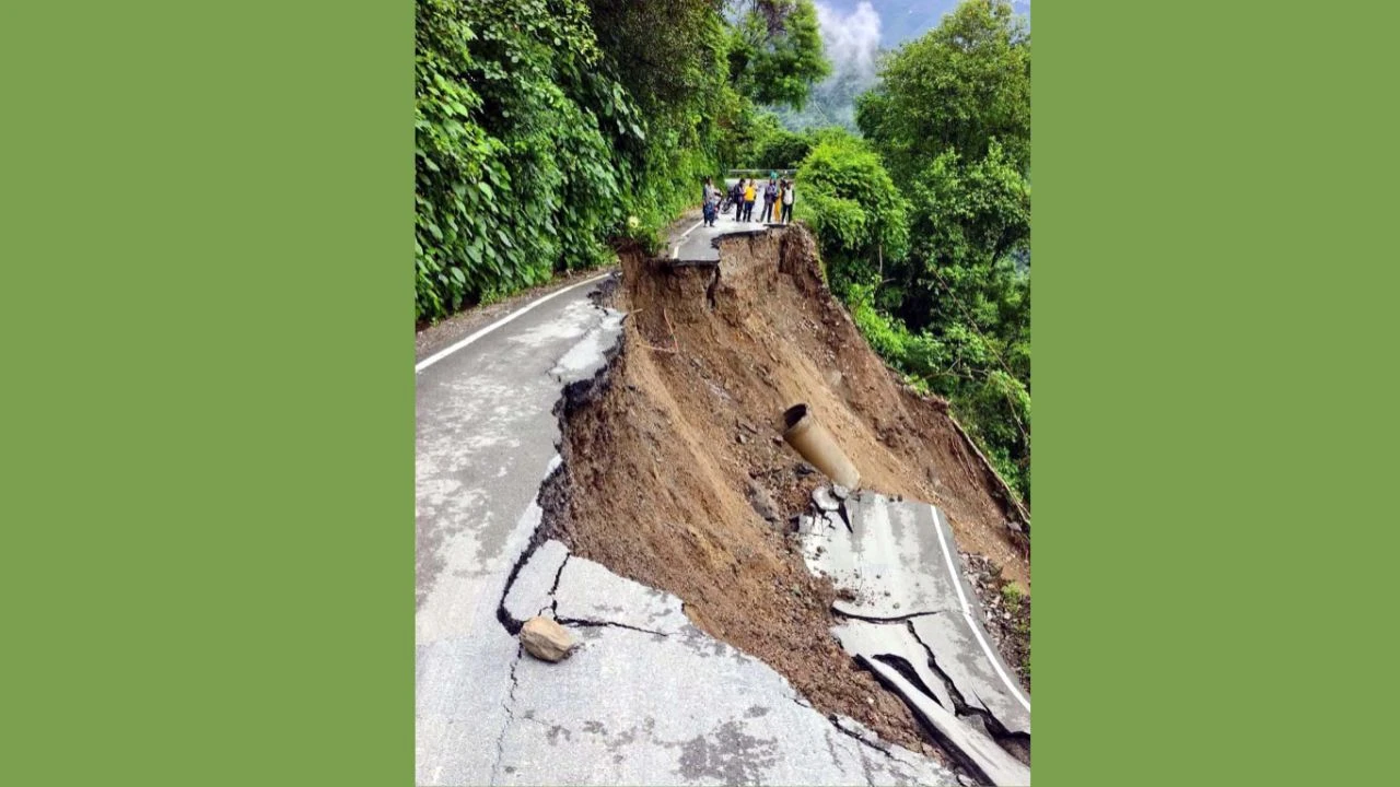Mussoorie Kempty road, Uttarakhand (1)