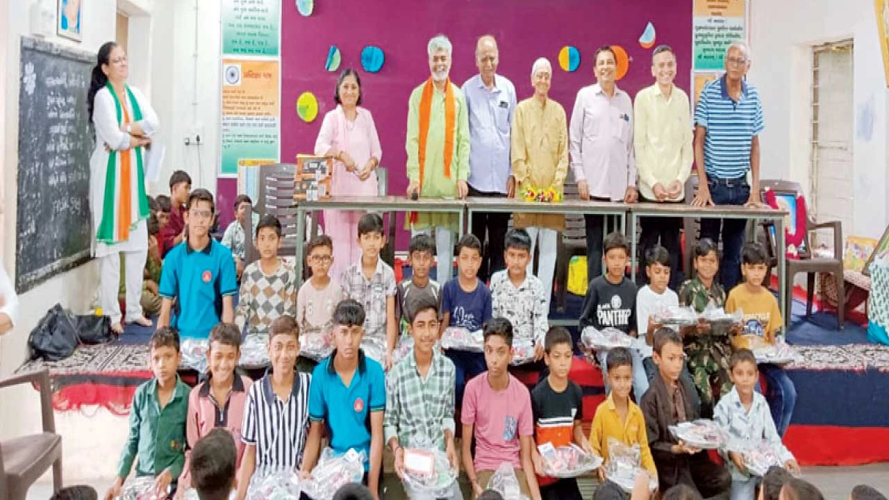 Vadodara: વાઘોડિયાની શાળાના તેજસ્વી બાળકોને ઈનામ વિતરણ