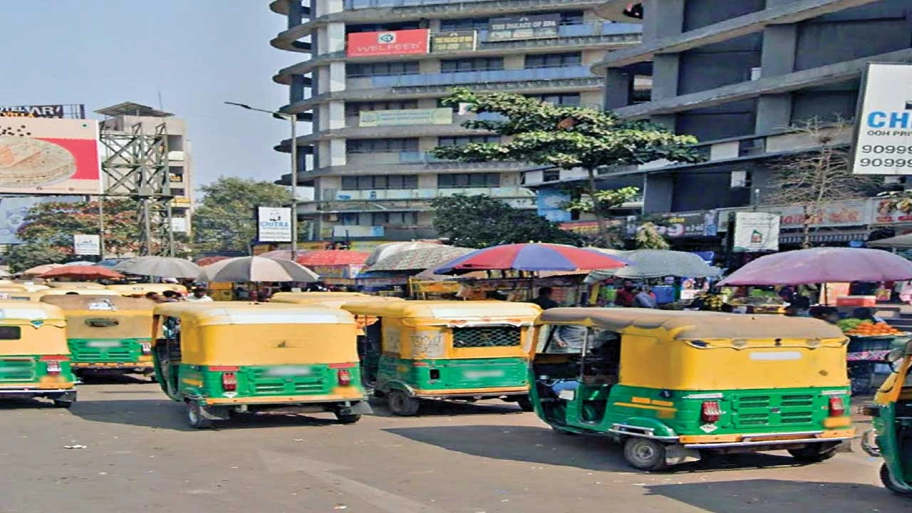 Ahmedabad: ગીતામંદિર ST બસ સ્ટેન્ડ ખાતે રિક્ષા ચાલકોથી વાહનચાલકો ત્રાહિમામ