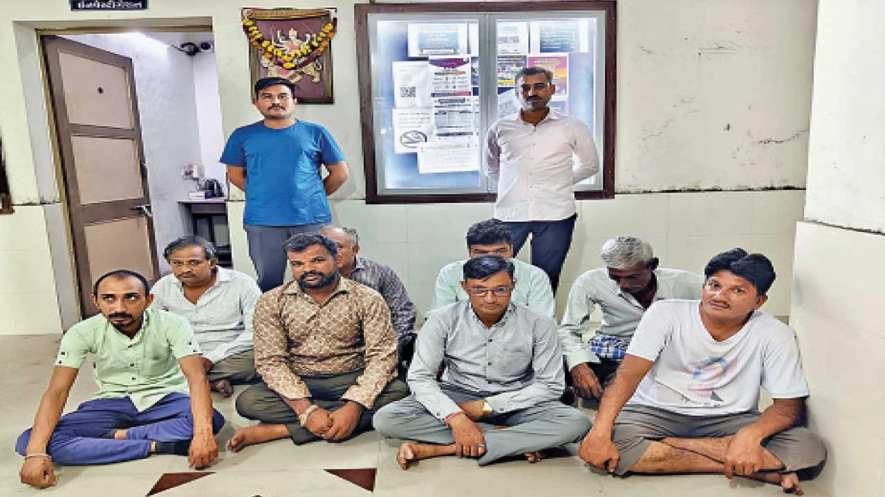 Ahmedabad: બગોદરામાં દેવીપૂજક વાસમા મંદિર પાસે જુગાર રમતા 8 ઝબ્બે