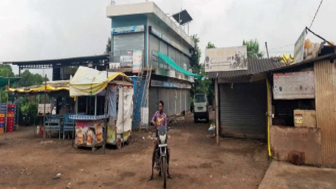 વ્યારા: જીઆઇડીસી પ્રોજેક્ટ સામે નારણપુર ગામનો ઉગ્ર વિરોધ, વ્યારામાં રેલી કાઢી કલેક્ટરને આવેદનપત્ર