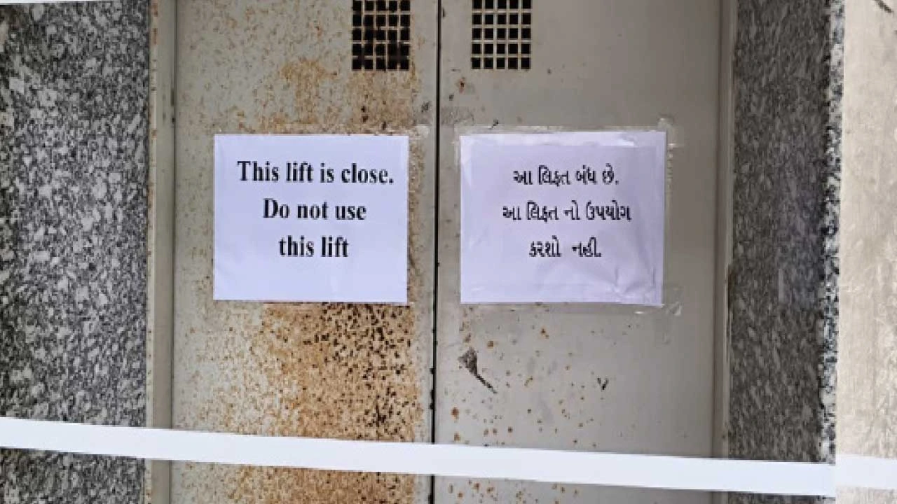 ભરૂચ શોપિંગ સેન્ટરમાં લિફ્ટમાંથી 4 વર્ષનું બાળક બેઝમેન્ટમાં પટકાયું, ગંભીર રીતે ઈજાગ્રસ્ત
