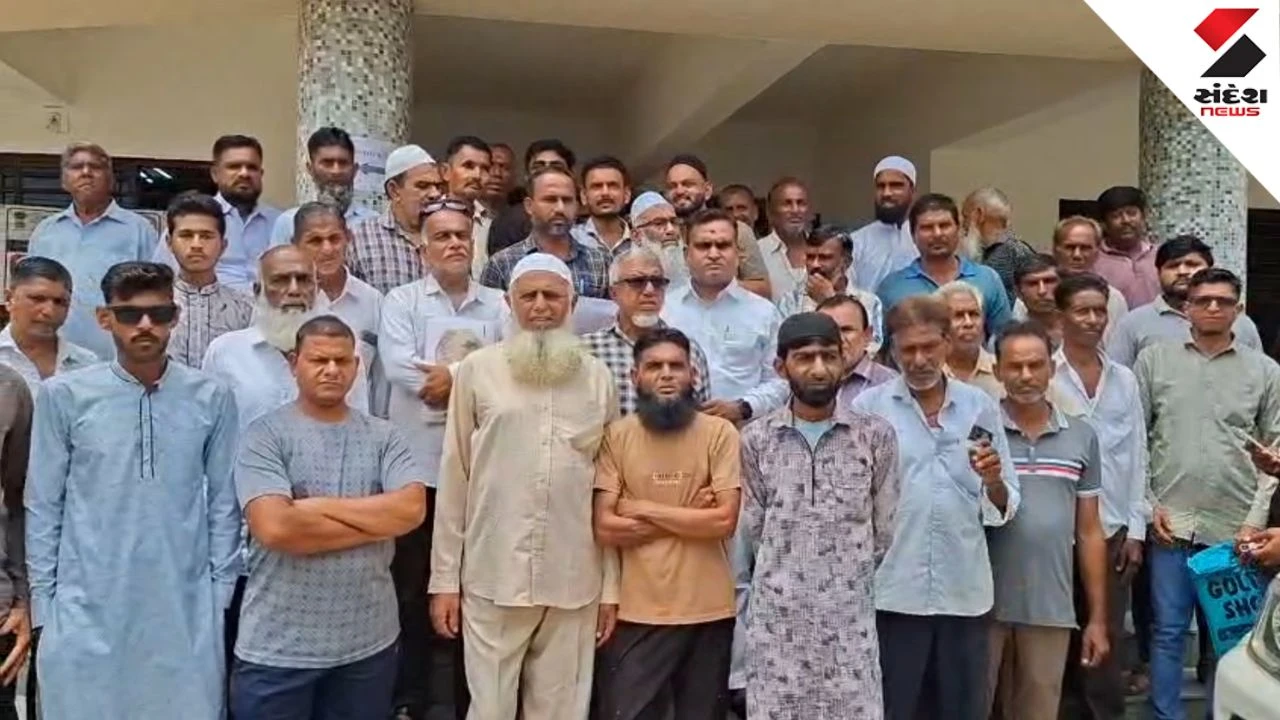 Bharuch News: Amod Farmers Protest Against Power Grid Compensation, Submit MoU to Mamlatdar
