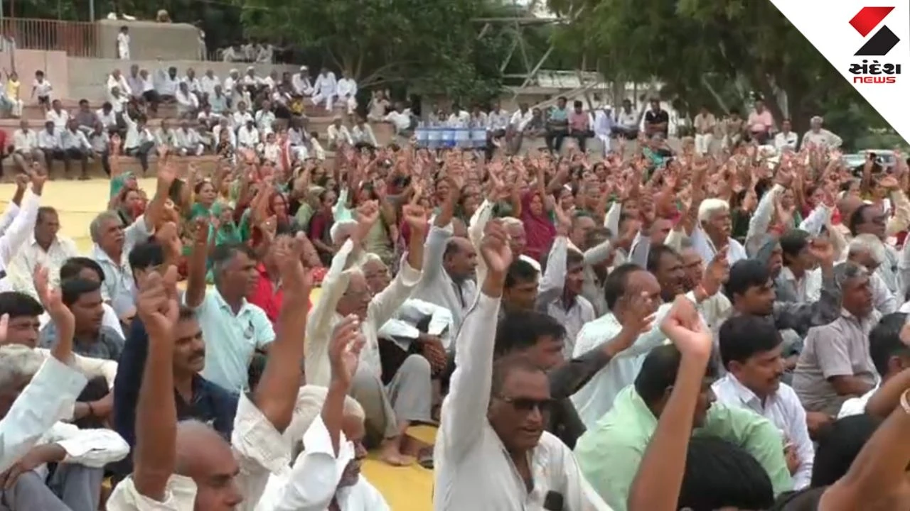 Morbi News: Halvad Farmers Protest Over Power Pole Compensation in Morbi