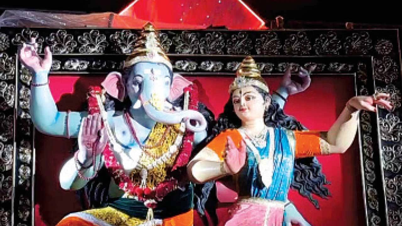 અંકલેશ્વરના ગડખોલ ગામમાં સિદ્ધેશ્વરી યુવક મંડળના ગણપતિ બાપ્પાનું ભવ્ય આગમન