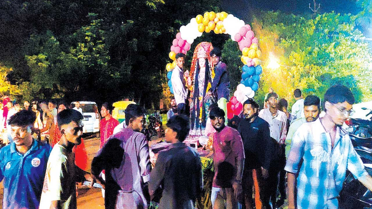 ભરૂચમાં નર્મદા નદીમાં 5 હજારથી વધુ દશામા મૂર્તિઓનું ભાવભેર વિસર્જન કરાયું
