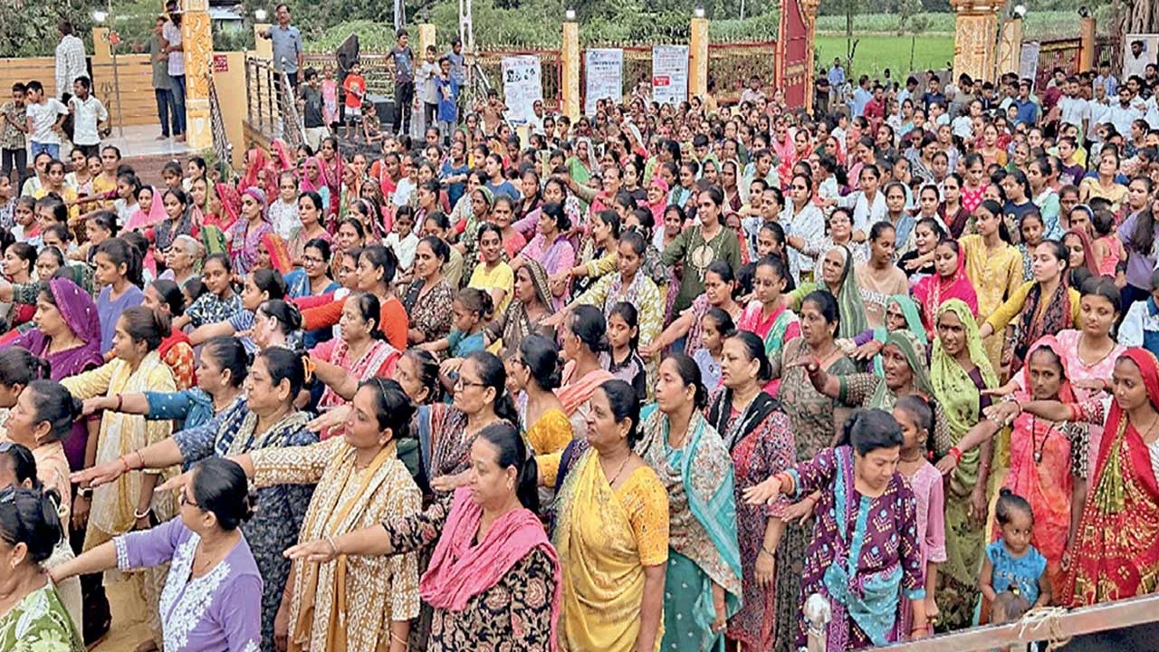 આનંદ: વટાદરા ગામના રોકડિયા હનુમાન મંદિરમાં 5000 ભાવિકોએ વ્યસનમુક્તિના લીધા શપથ.