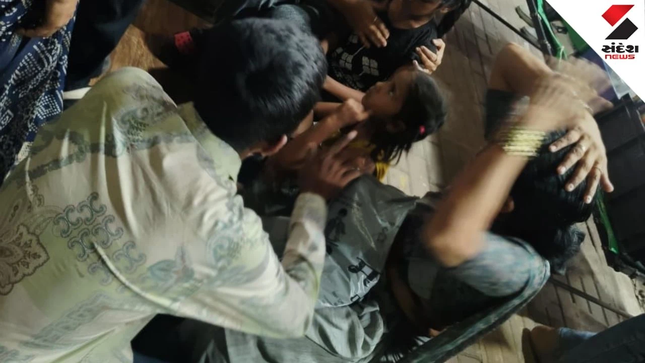 Surat Tree Fall: Three Rescued After Huge Tree Crashes on Car Near Dumbhal Modern Town