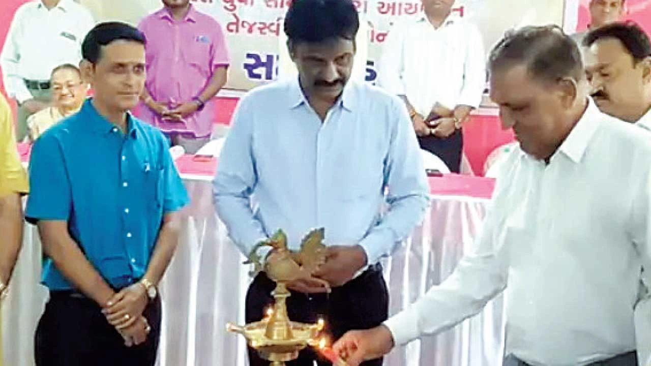 ભરૂચના વેજલપુર ખાતે ખારવા પંચ યુવા સમિતિનો ભવ્ય સન્માન અને ઇનામ વિતરણ સમારોહ યોજાયો.