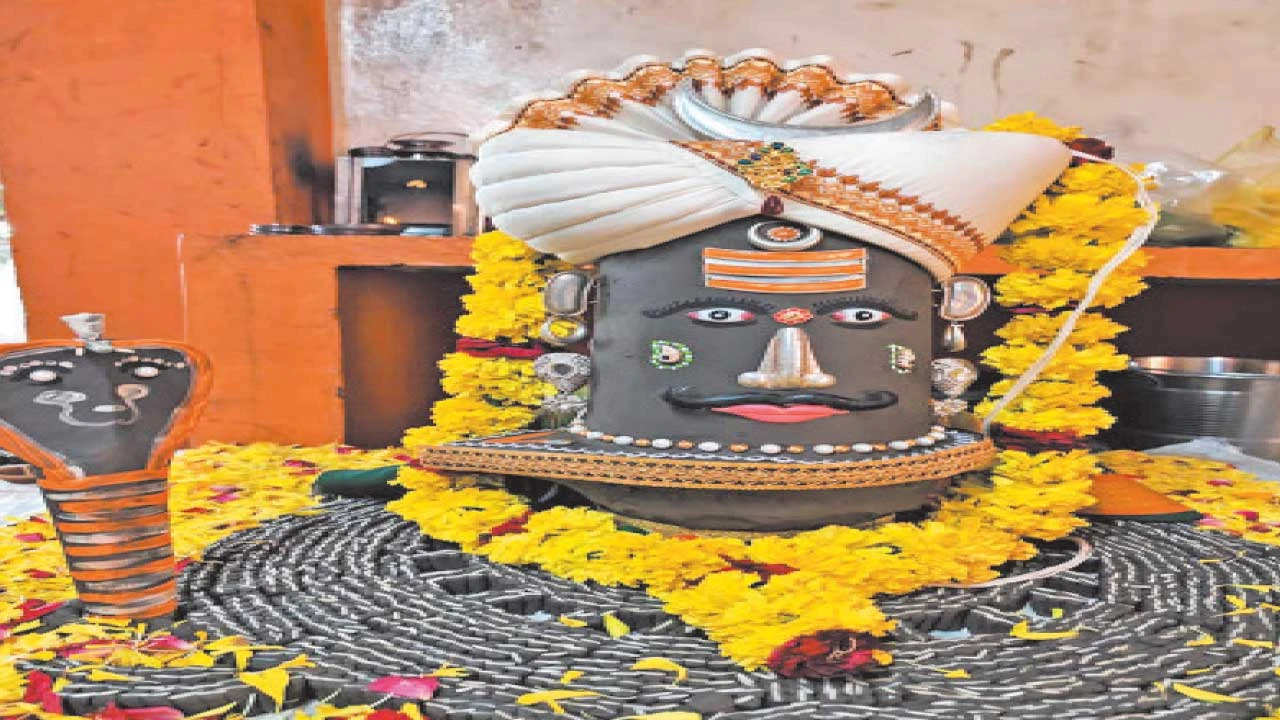 ગોધરાના આનંદ ગણેશ મંદિરે શ્રાવણમાં સવા લાખ પાર્થેશ્વર શિવલિંગ પૂજાનું અનોખું આયોજન