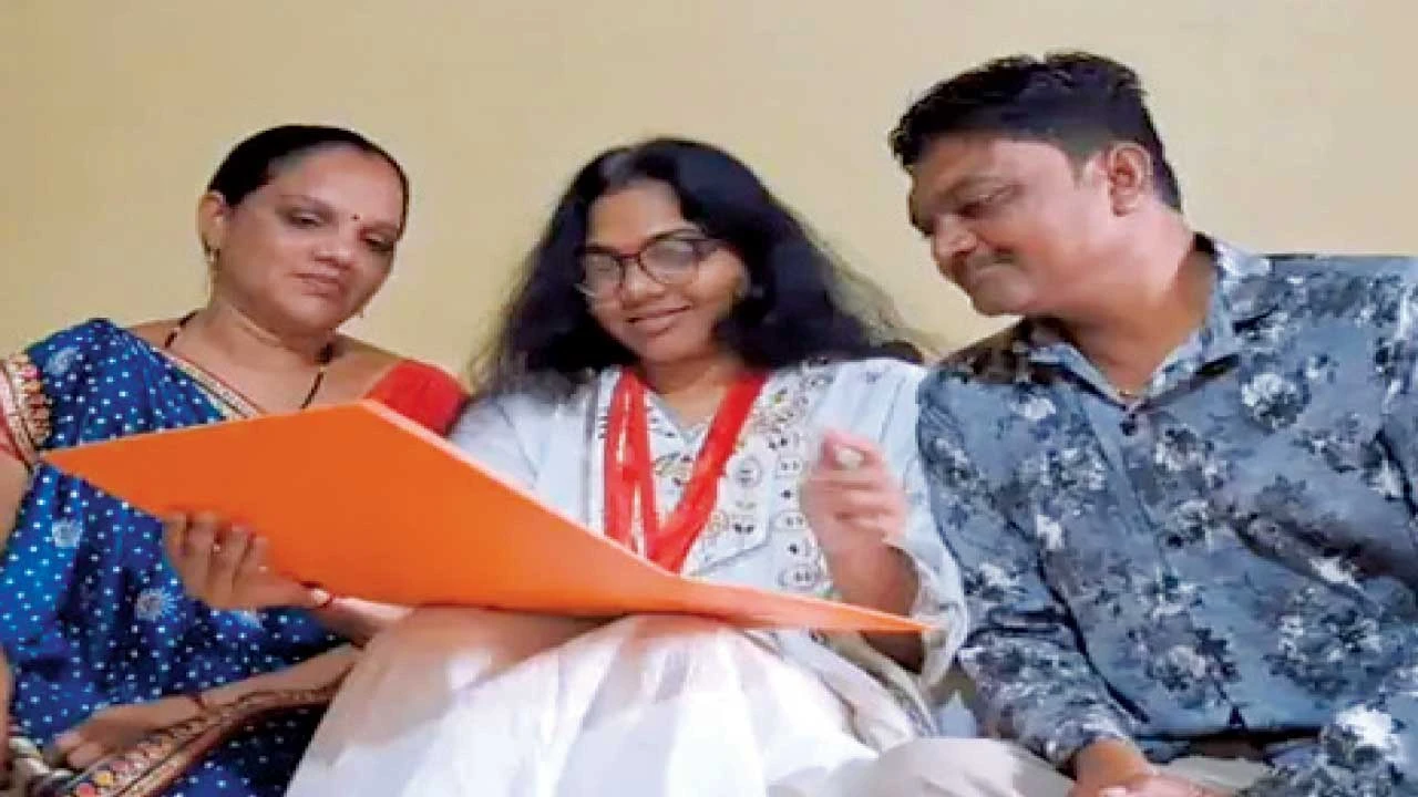 અંકલેશ્વરની ગર્વ: કડિયા કામદારની પુત્રી M.Sc માં 4 ગોલ્ડ મેડલ જીતી
