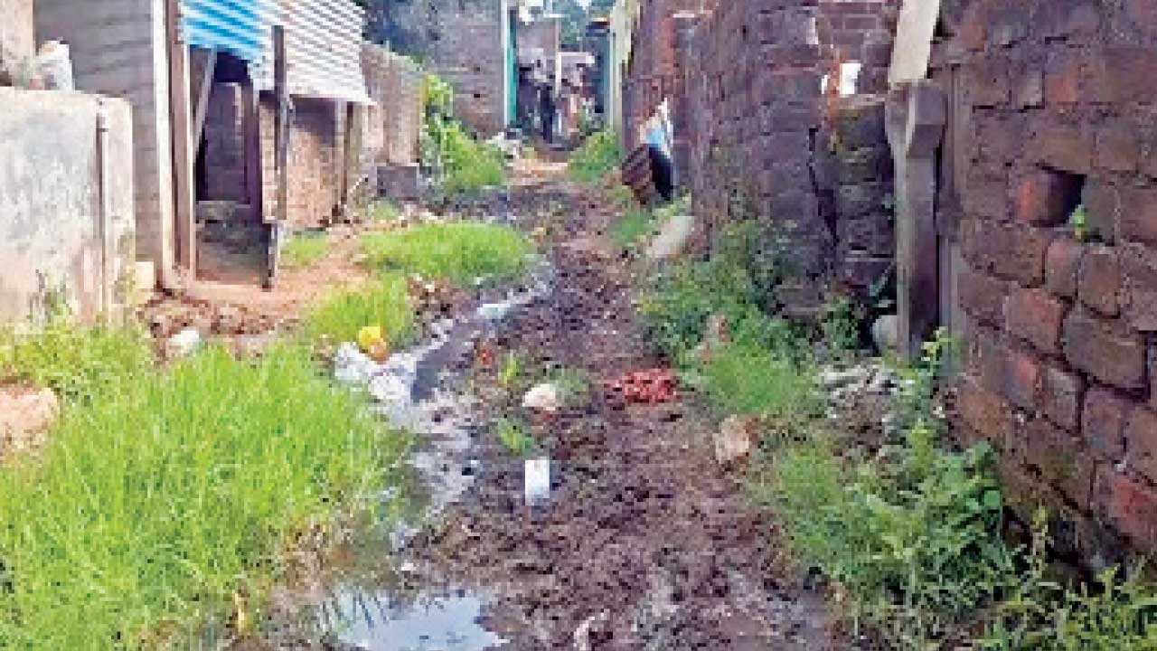 Vadodara: સાવલીના વાંકાનેર ગામે પેવર બ્લૉક નહીં નખાતા ભ્રષ્ટાચારના આક્ષેપ