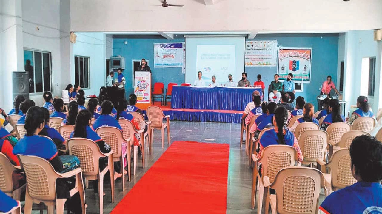 હાલોલ M&V કૉલેજમાં HIV, AIDS અને TB જાગૃતિ કાર્યક્રમનું સફળ આયોજન