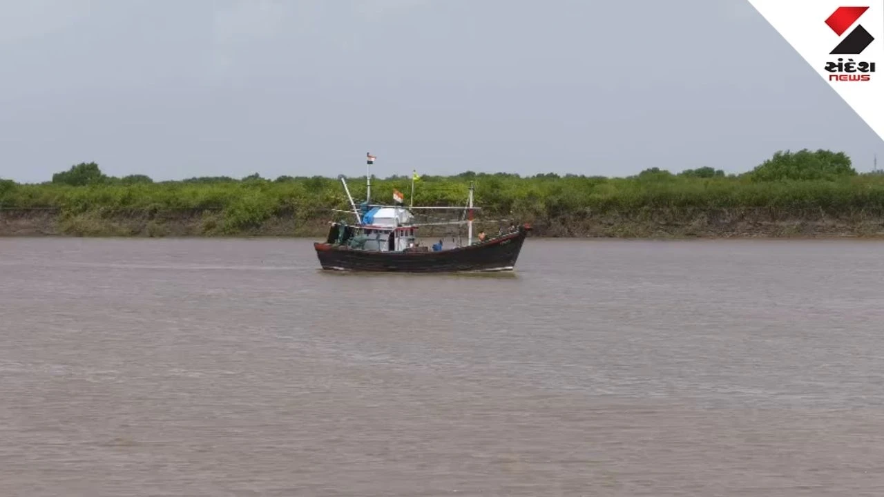 Navsari News: Fisherman Community Celebrates Nariyeli Poonam and Balev Festival