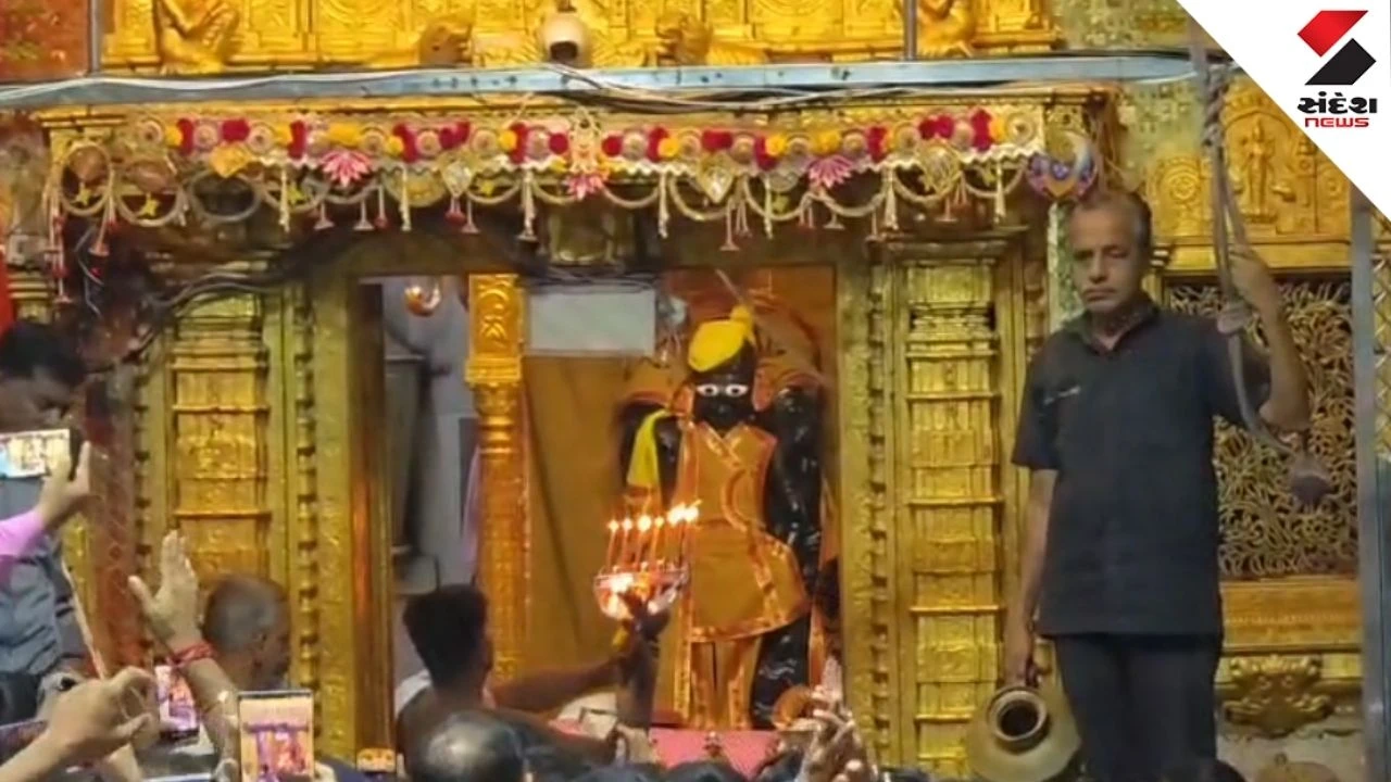 Raksha Bandhan celebrations draw huge crowds at Shamlaji and Dakor as devotees offer gold rakhi to Lord Shamlaji and Ranchhodrai.