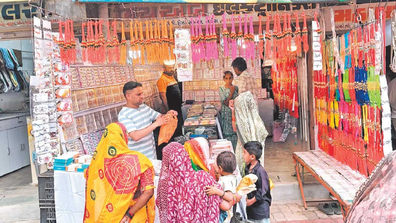 Panchmahal: શહેરામાં રક્ષાબંધન પર્વને લઈને બજારોમાં ગ્રાહકોની ભીડ જામી