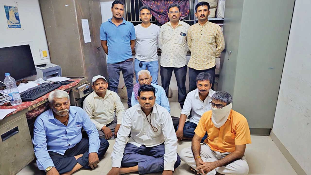 સુરેન્દ્રનગરમાં જુગાર રેડ દરમિયાન પોલીસકર્મી પર હુમલો