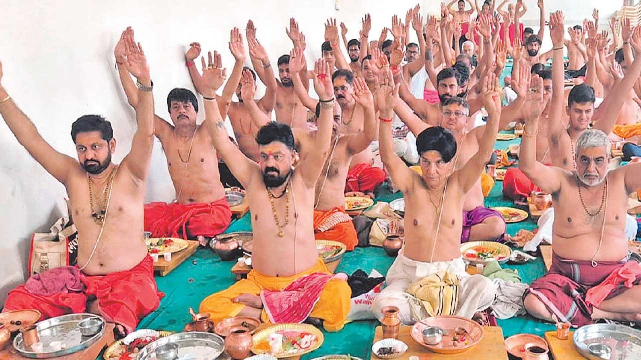 Godhra: ખાતે બ્રહ્મ સમાજ દ્વારા સમૂહ યજ્ઞોપવિત પરિવર્તિત કાર્યક્રમ યોજાયો