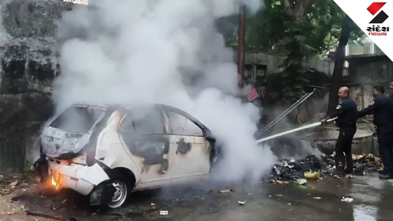 Vadodara News: Car Catches Fire Near Raopura Information Office