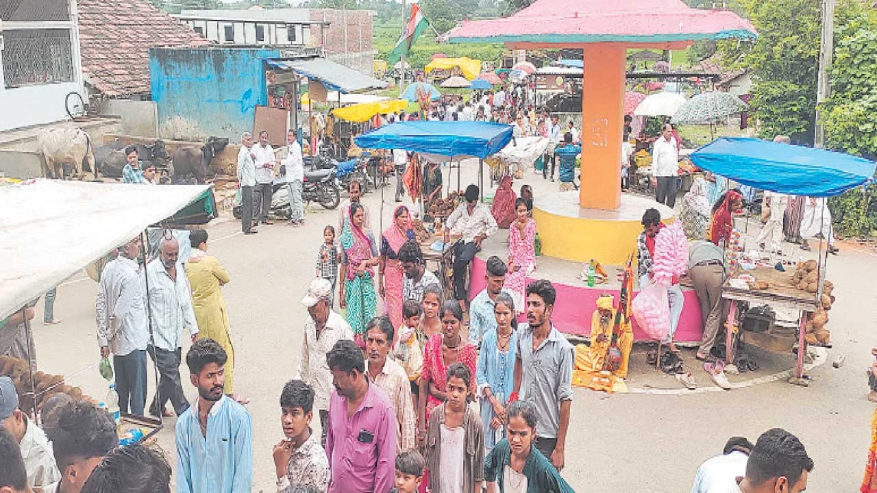 Mahisagar: મલેકપુરના સ્વયંભૂ હનુમાનજી મંદિરે શનિવારે ભક્તોની ભારે ભીડ