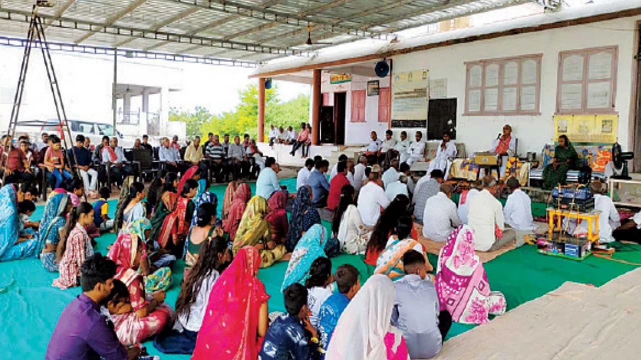 Bharuch: મંગલમઠ કબીર આશ્રમ વેરાઈ માતાજી મંદિરે નશા મુક્તિનો કાર્યક્રમ યોજાયો