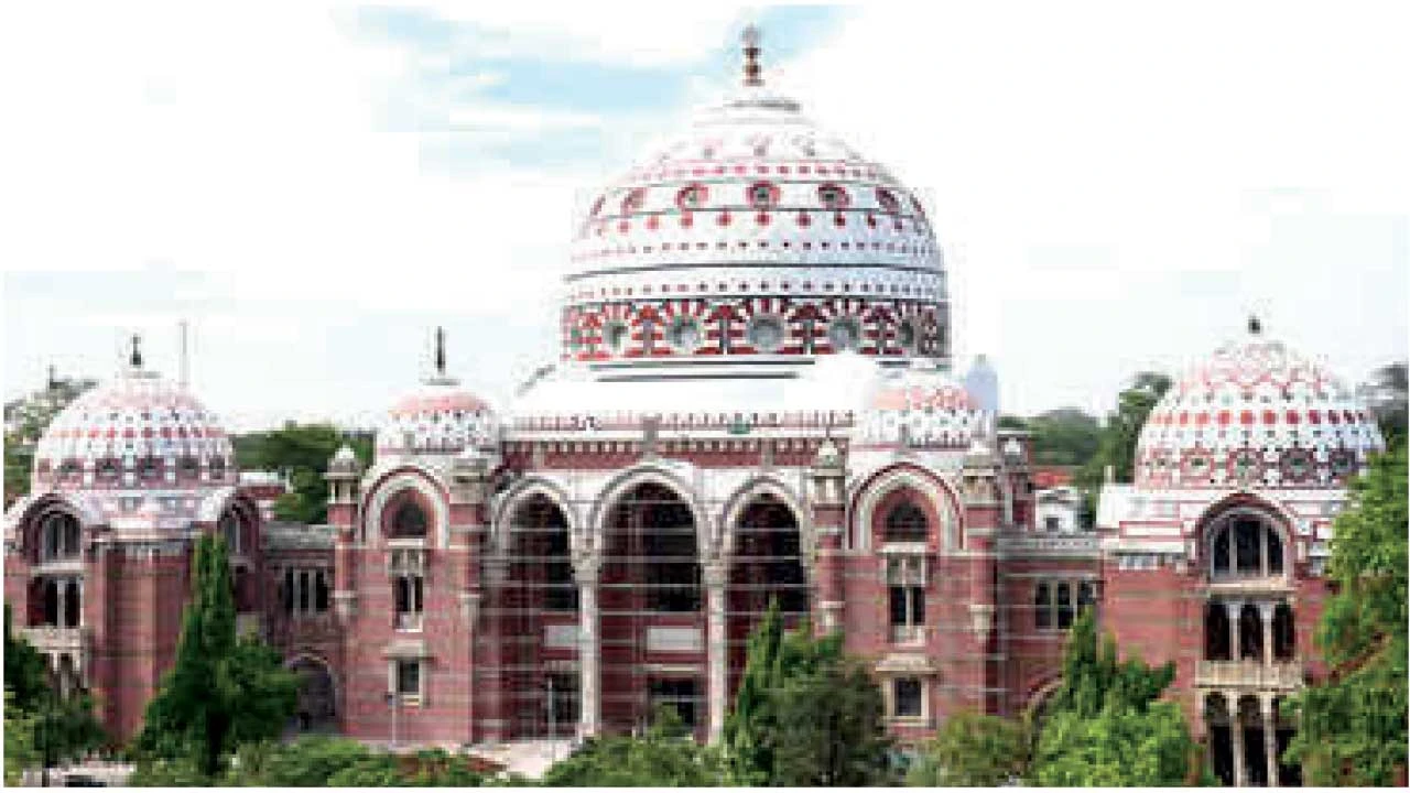 Vadodara: MSU: પ્રતિષ્ઠા-ઓછી ફી આકર્ષણનું કેન્દ્ર, પરંતુ સુવિધાઓમાં સુધારાની જરૂર