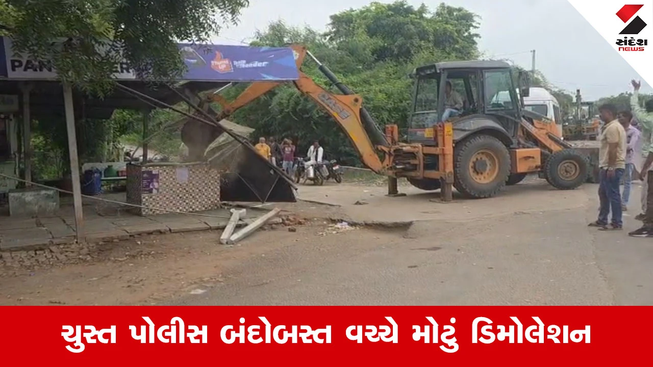 Kheda News : મહુધામાં હિન્દુ યુવક પર હુમલા બાદ તંત્ર લાલઘૂમ, 48 દબાણો પર ફરી વળ્યું ‘દાદાનું બુલડોઝર’