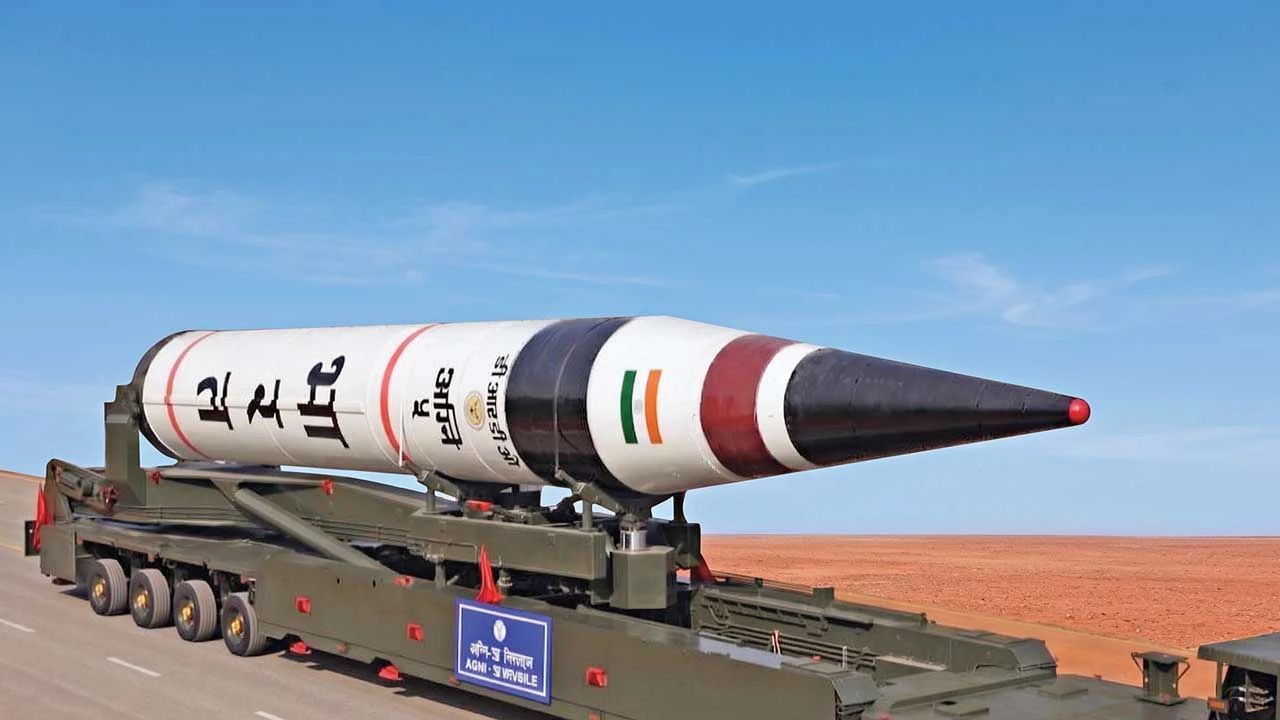 ઇન્ટરકોન્ટિનેન્ટલ બેલેસ્ટિક મિસાઇલ: અંતરિક્ષ ભેદી લક્ષ્ય વીંધતી વૈશ્વિક શક્તિ
